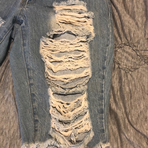 Ripped jean shorts - Picture 3 of 4